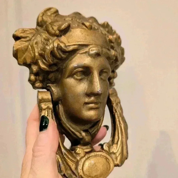 Antique large heavy brass  Athena door knocker - Picture 4 of 10